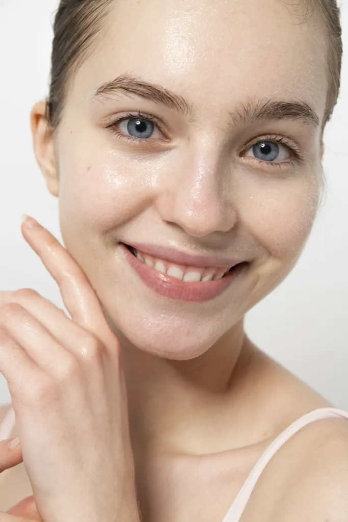 Front View Smiley Young Woman Posing 683x1024