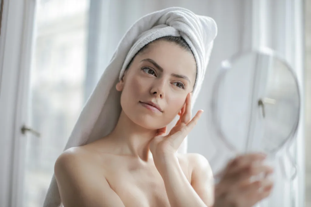 So bereitest du deine Haut richtig auf eine Gesichtsbehandlung vor – und pflegst sie danach Pexels Olly 3763999 1024x683