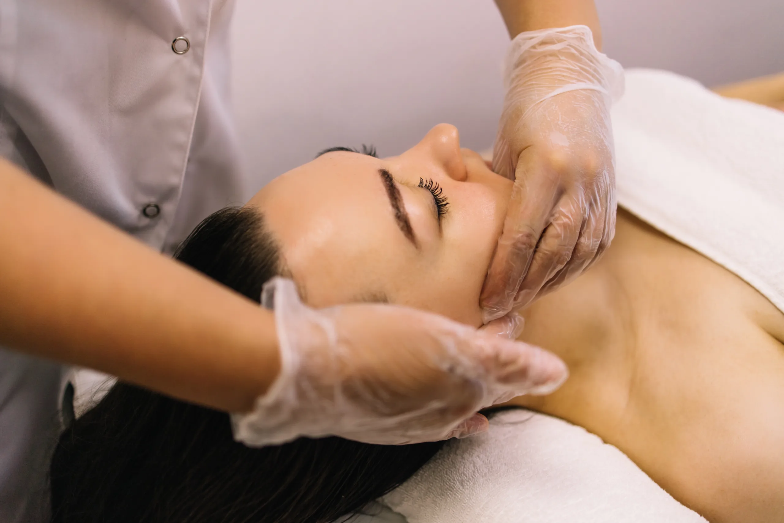 Bukkale / Buccal Gesichtsmassage: Was bringt diese Methode wirklich?