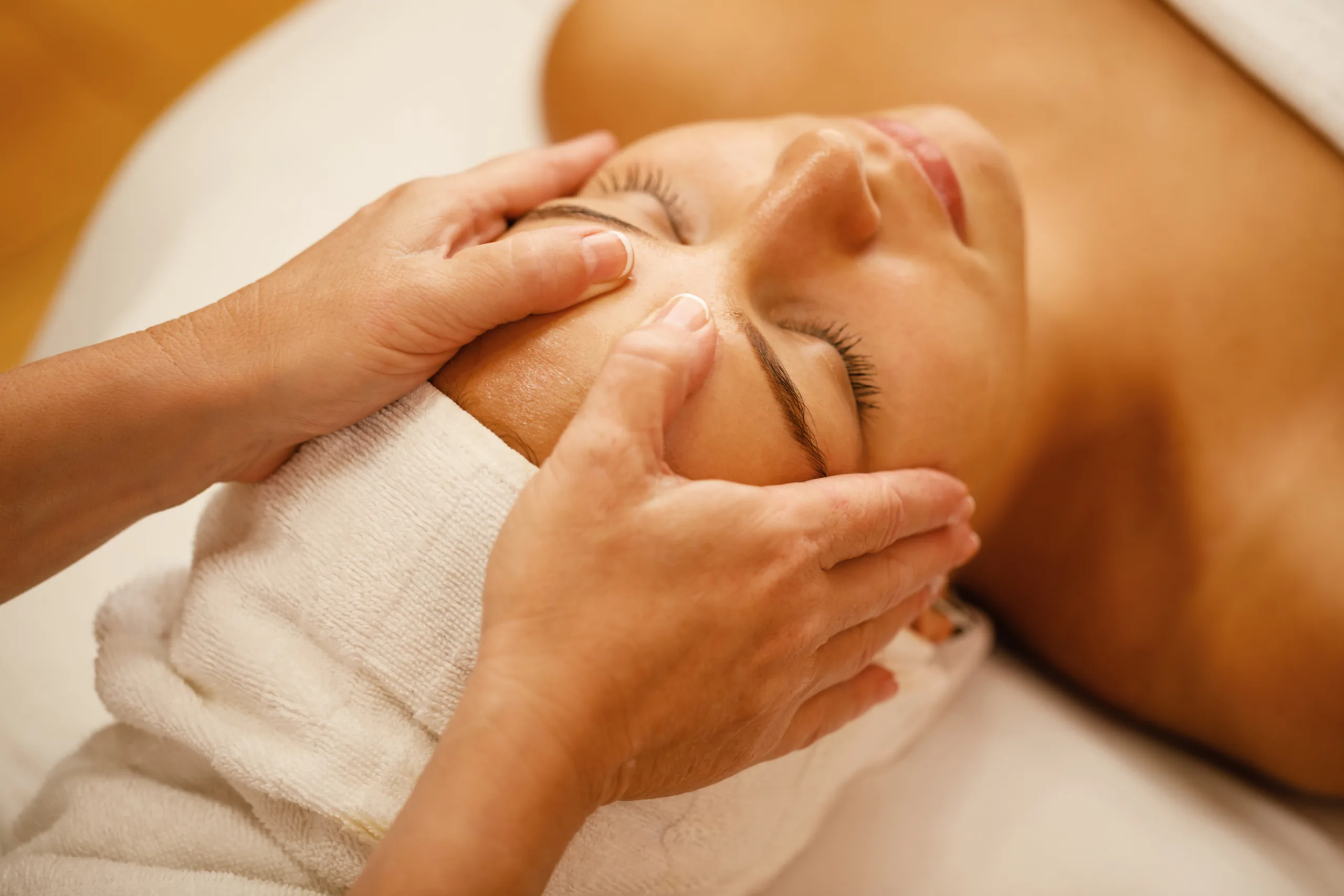 Ersetzt die Gesichtsmassage die Blepharoplastie?