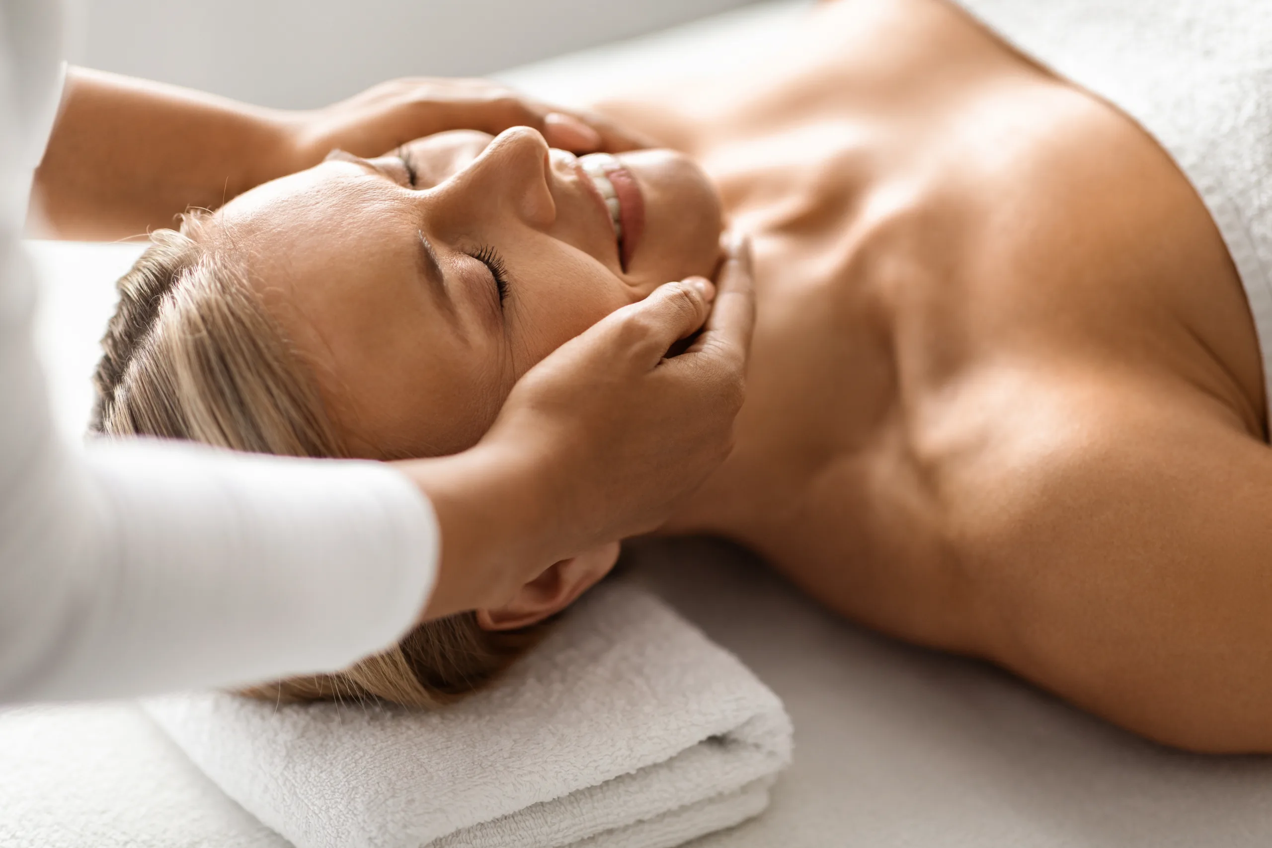 Straffe Haut durch Gesichtsmassage Winterthur